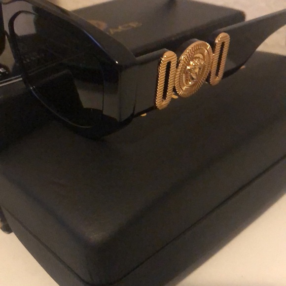 100% Authentic Versace Shades           Model VE 4361 NWT & Authentication Card - Picture 5 of 12